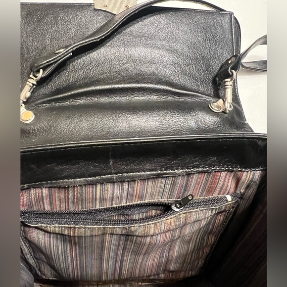 Vintage Black Satchel with Elegant Silver Clasp - Picture 12 of 12